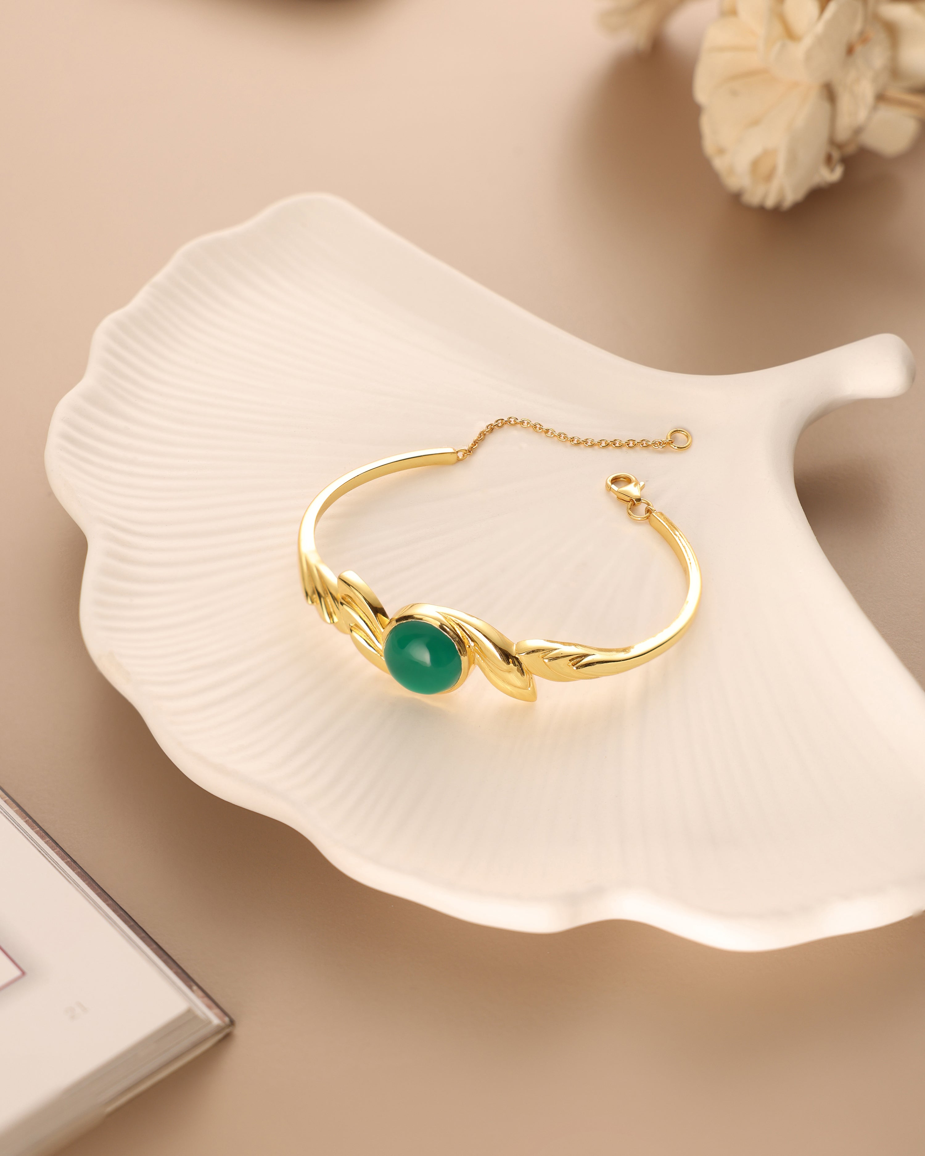 Golden Leaf Bracelet - Onyx Edition